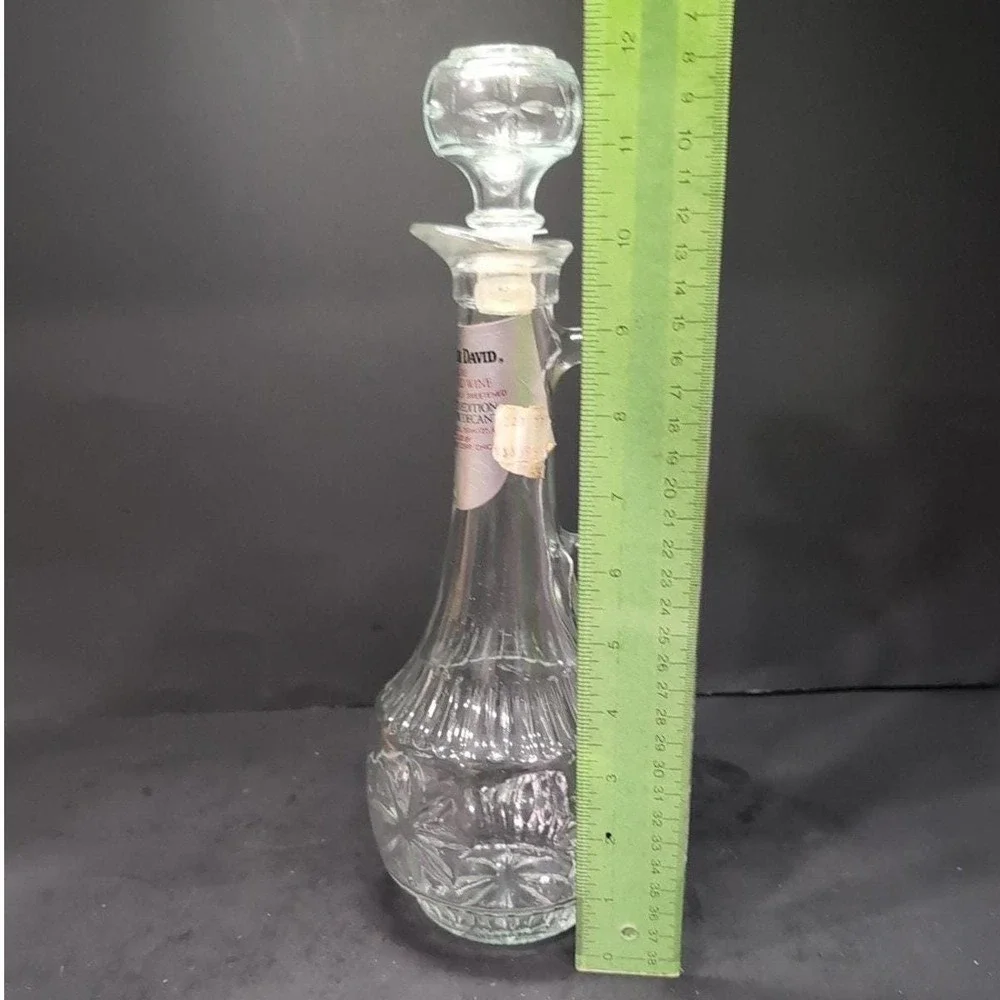 Mogen David Collector's‎ Empty Clear Wine Decanter, 3rd Series Limited Edition